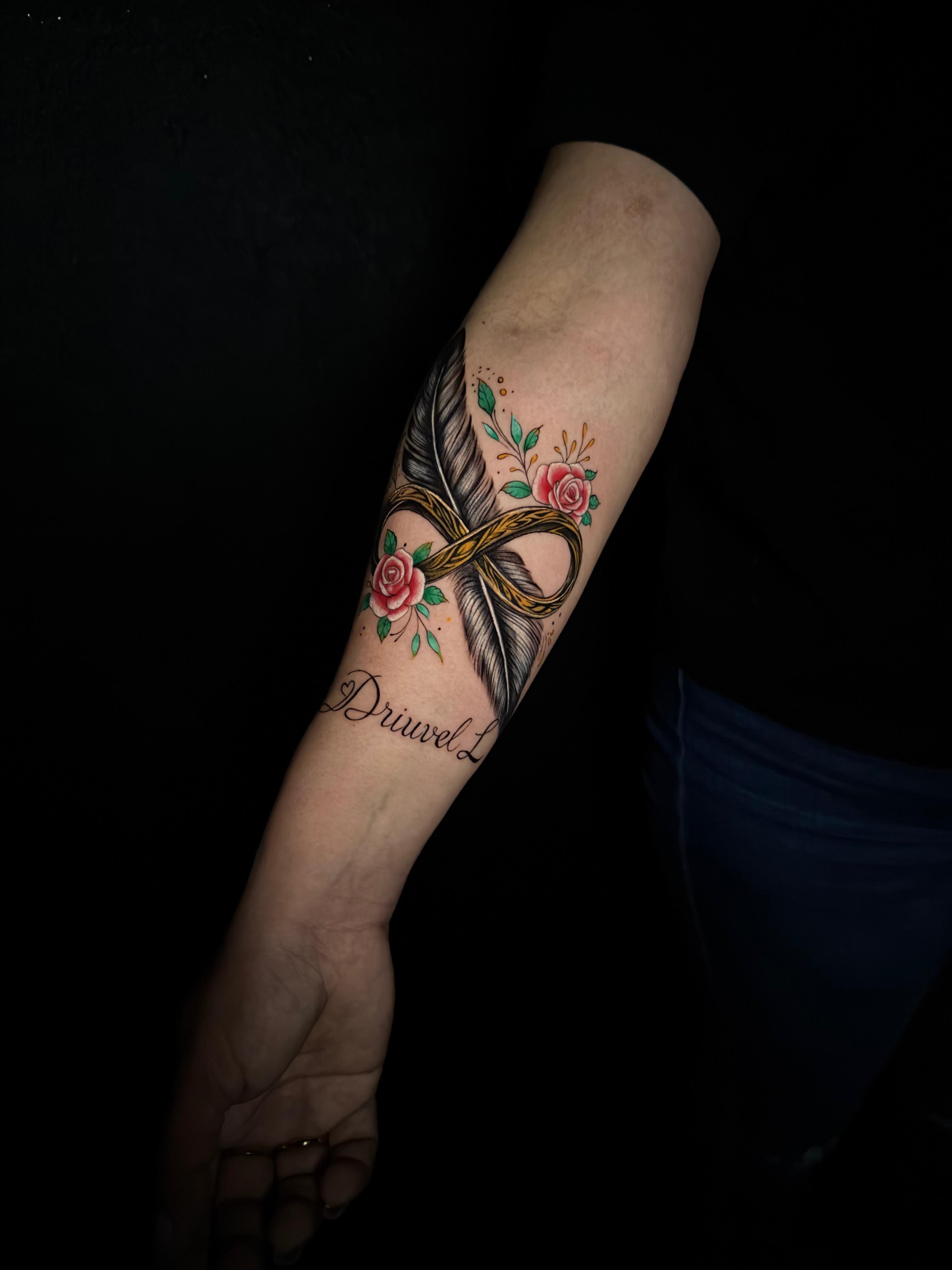 Tatuaje geométrico blackwork